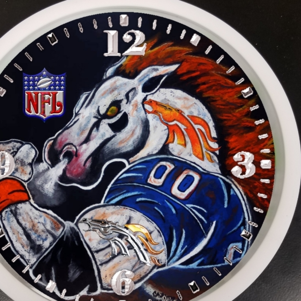 Bronco angry horse clock